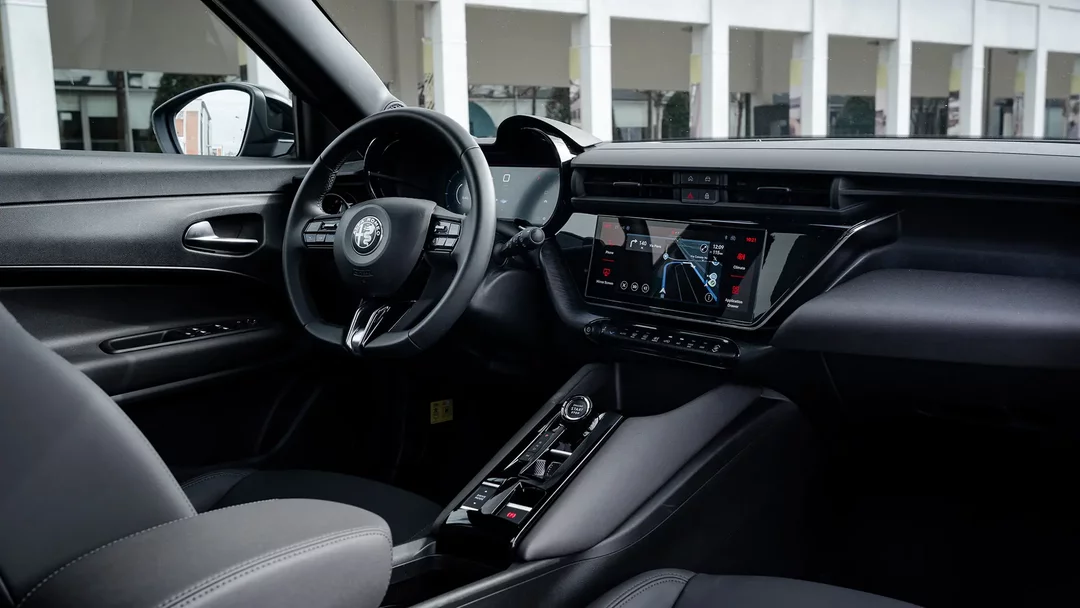 077-alfa-romeo-junior-ibrida.webp